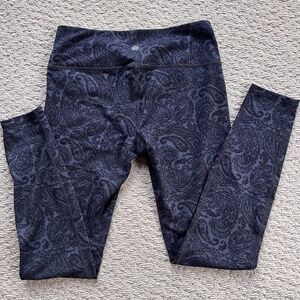 Athleta Chaturanga Leggings Black Gray Paisley - Size Small